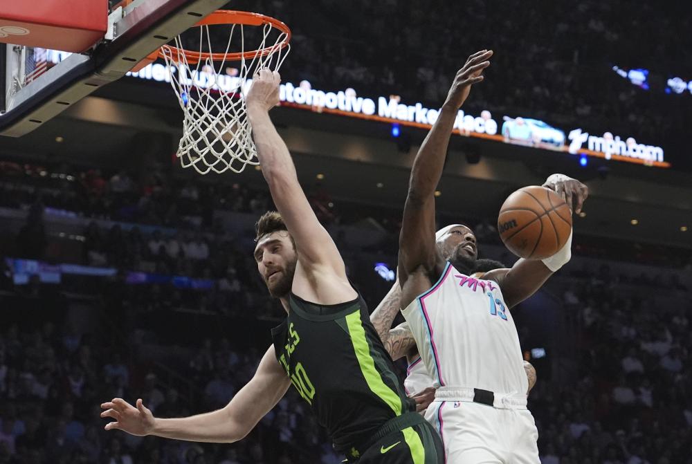 凌晨4点欧冠14亿大战：巴萨再返2-8伤心地 亚马尔VS天使