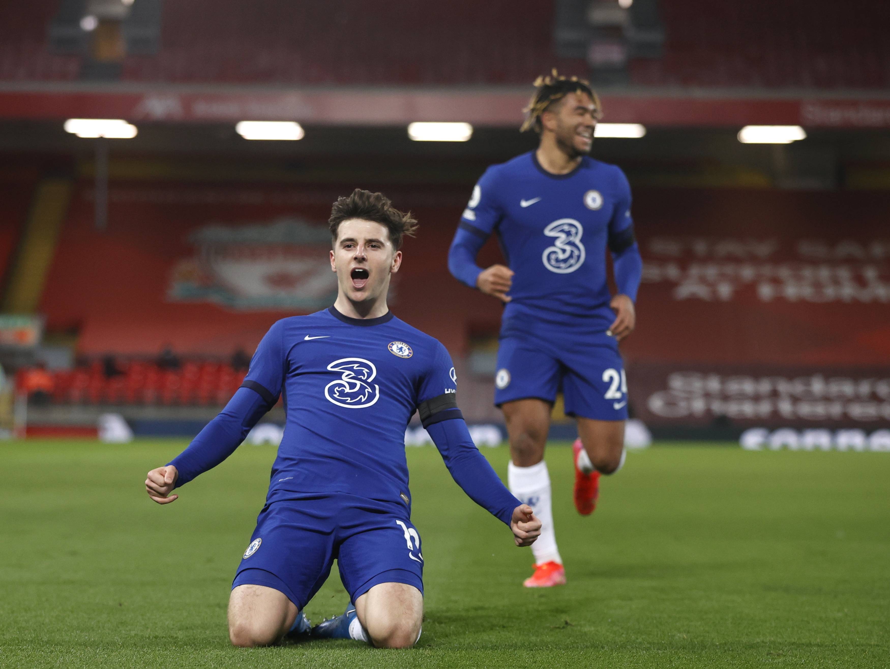 凌晨4点欧冠14亿大战：巴萨再返2-8伤心地 亚马尔VS天使