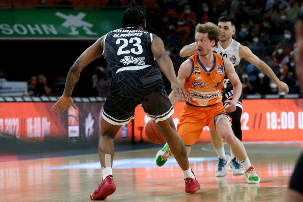 他在近20 他在近20