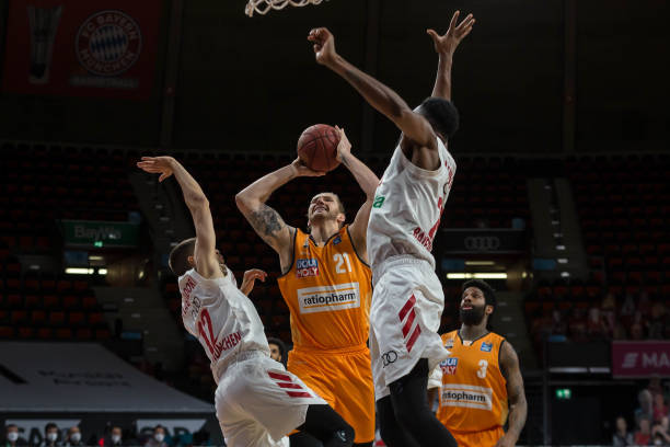 [图]迪亚斯双响努涅斯世界波 利物浦3-0伯恩茅斯.