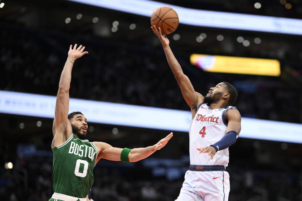 雷纳等4名 雷纳等4名