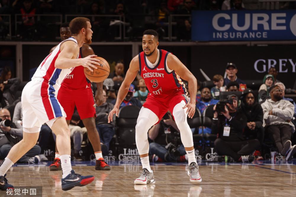 戴帽后没带走比赛用球？梅西：球交给器材管理员保管了